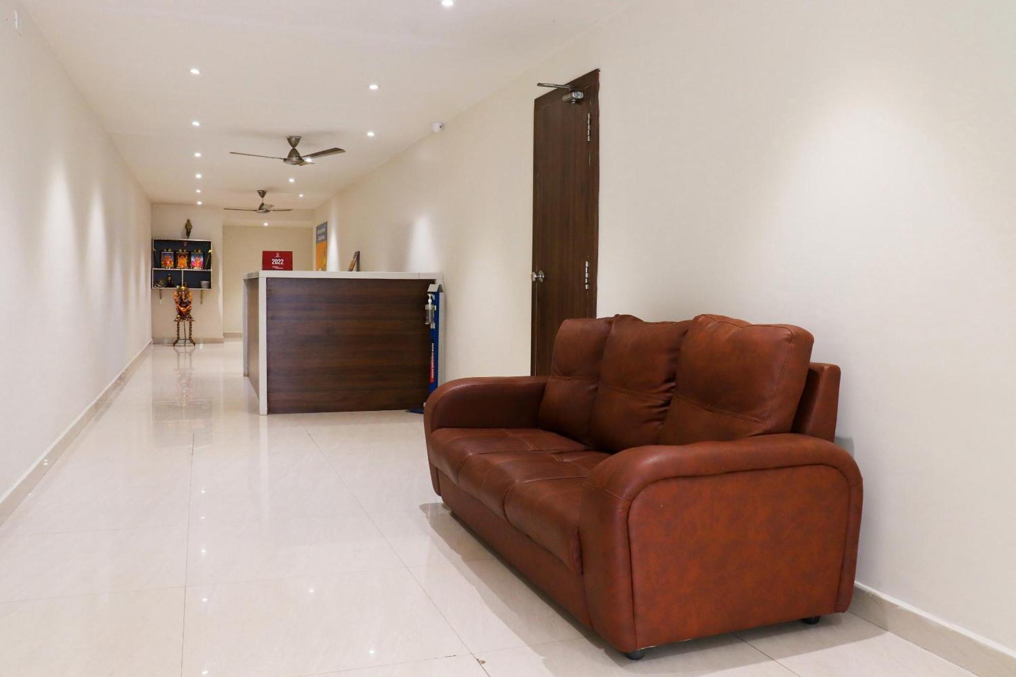 Collection O Kk Trends Hotel Vijayawada Ngoại thất bức ảnh