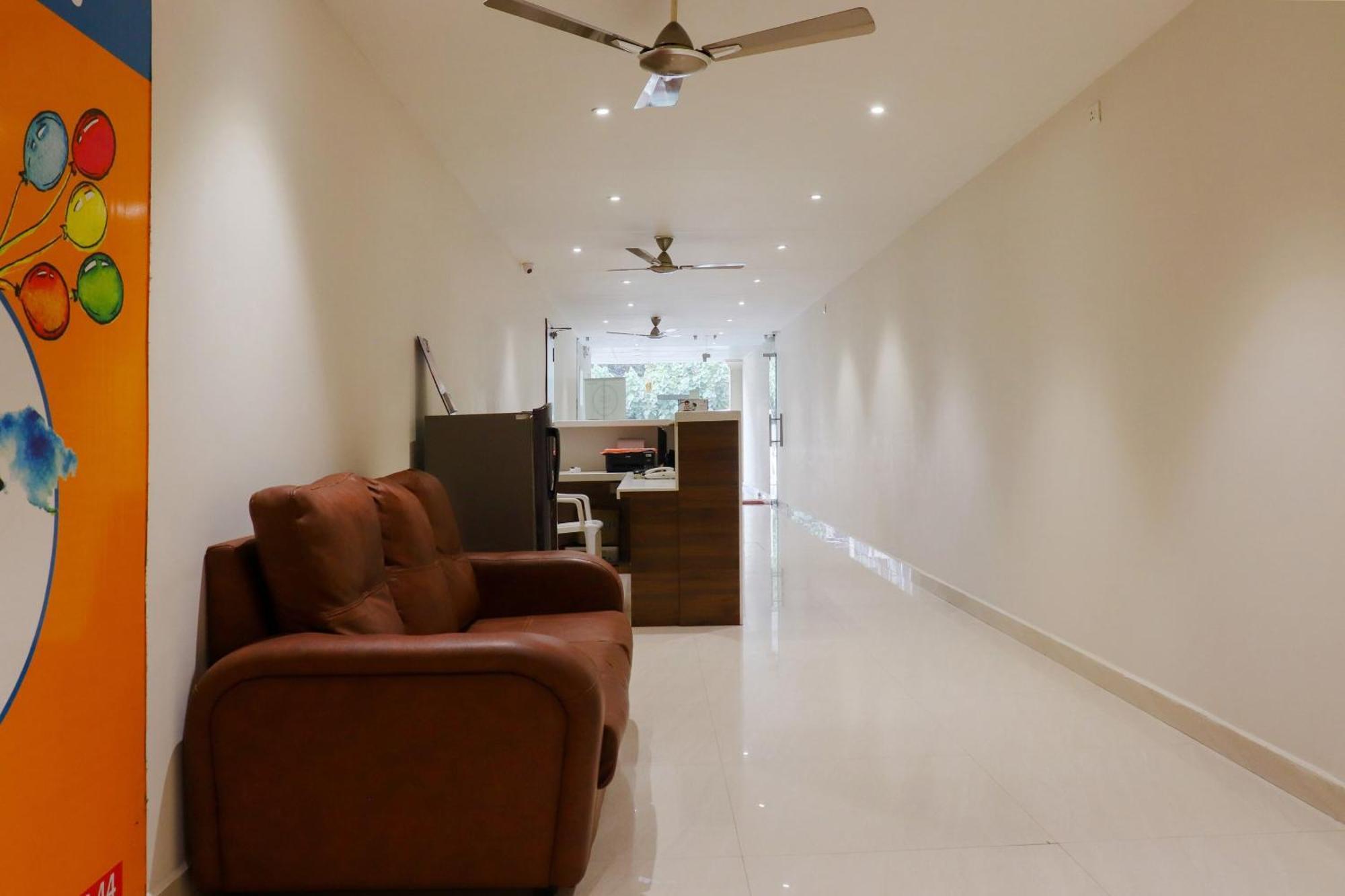 Collection O Kk Trends Hotel Vijayawada Ngoại thất bức ảnh